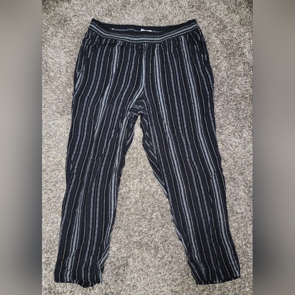 Jessica Simpson soft printed pull on pant, size M